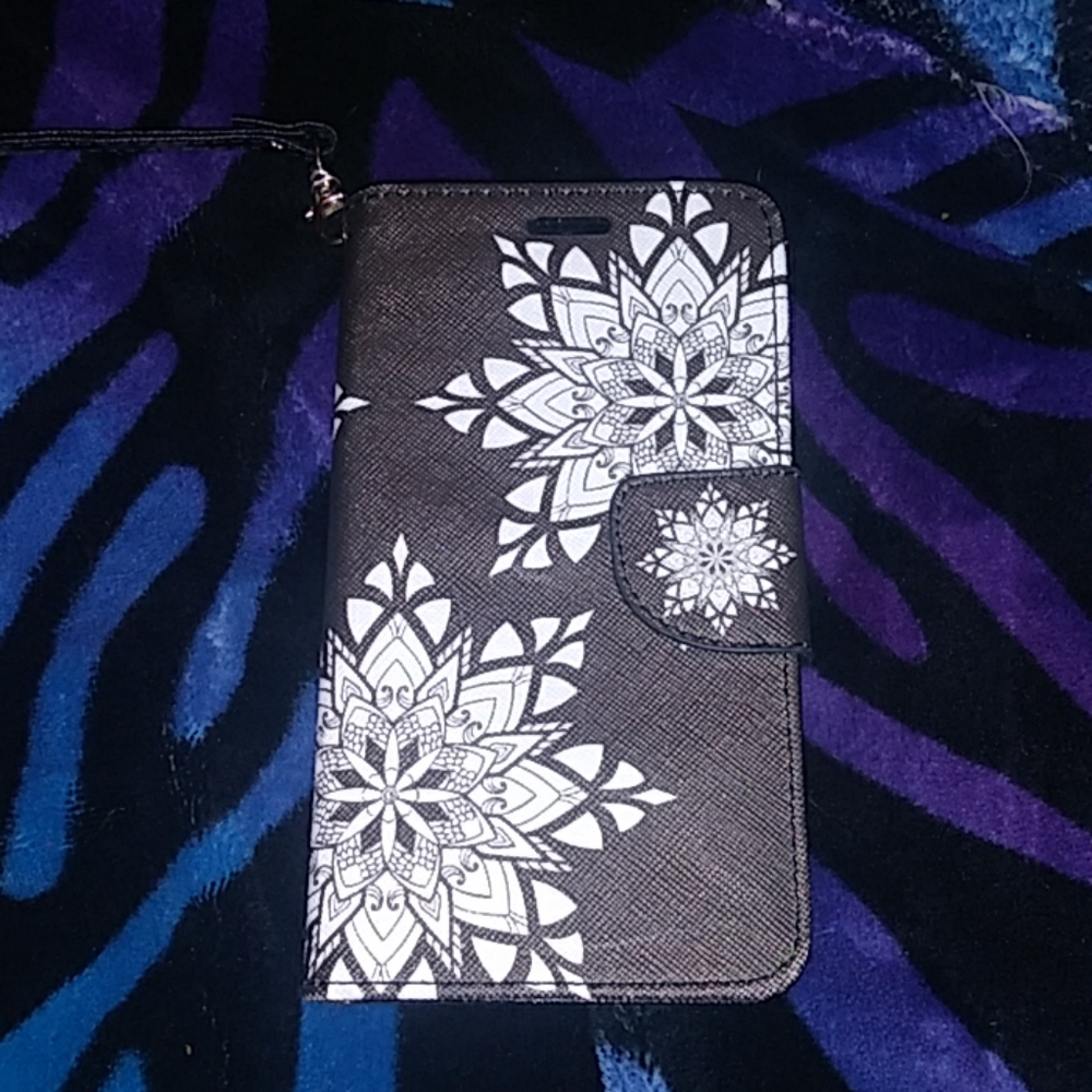 Black and white decorative flower phone case